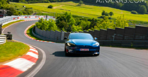 Tesla Model S Plaid ESMAGA RECORDES em Nürburgring