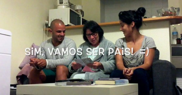 Casal Filma a Reação de Familia e Amigos ao Contarem que vão Ser Pais