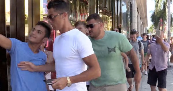Circula video de Ronaldo a Empurrar Fã que queria Tirar Selfie