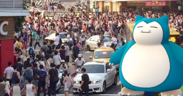 Multidão Atropela-se para Apanhar SNORLAX no Taiwan