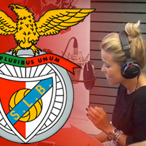 Aurea canta música dedicada ao Benfica
