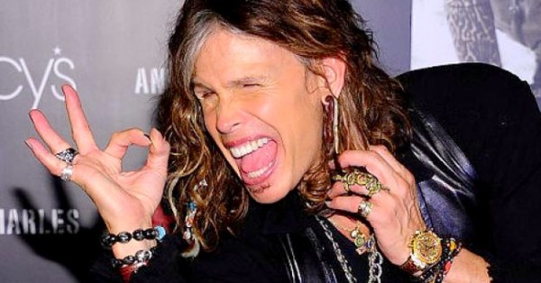 Steven Tyler dos Aerosmith Canta com Artista de Rua