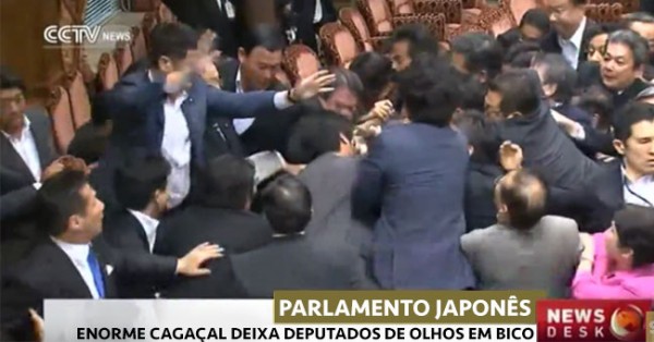 Cagaçal no Parlamento Japonês à Conta de Lei de Segurança
