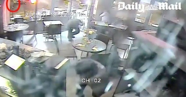 Divulgados videos CCTV do Ataque Terrorista a um Restaurante