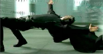 Breakdancer Desafia a Gravidade: Matrix Style