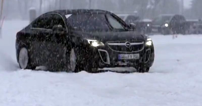 Opel mete 25 Insignia OPC a fazer Drift na neve