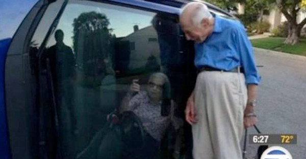 Idosa de 87 Anos tem Acidente de Carro e Tira Selfie