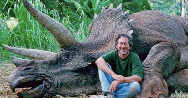 Steven Spielberg: Assassino de Dinossauros Gera Revolta