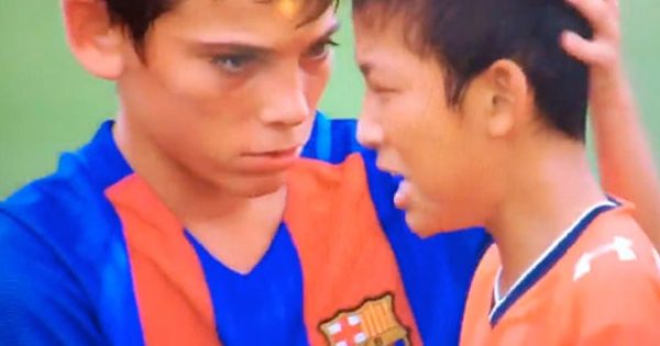 Crianças da Equipa SUB-12 do Barcelona dão Lição de Fair Play