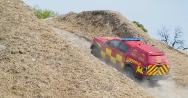 Carlos Sainz dá Treino aos Bombeiros numa Ford Ranger Raptor