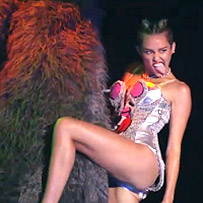Miley Cyrus está mais puta que nunca
