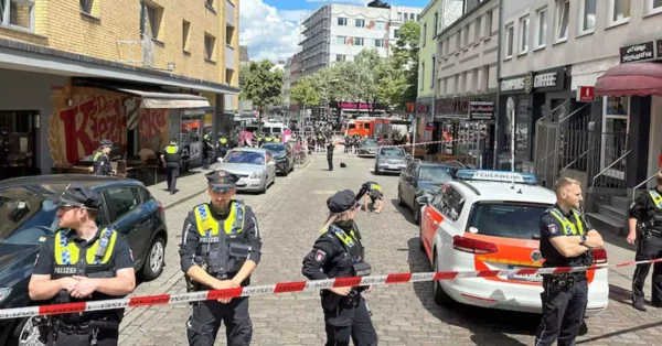 Polícia alemã dispara sobre homem armado picareta