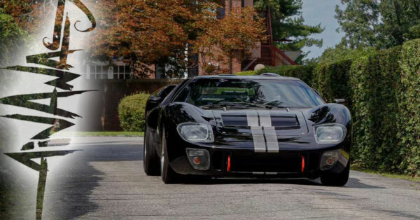 STRAIGHT PIPED Ford GT40