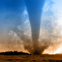 Caçadores de Tempestades Filmam Tornado por Dentro